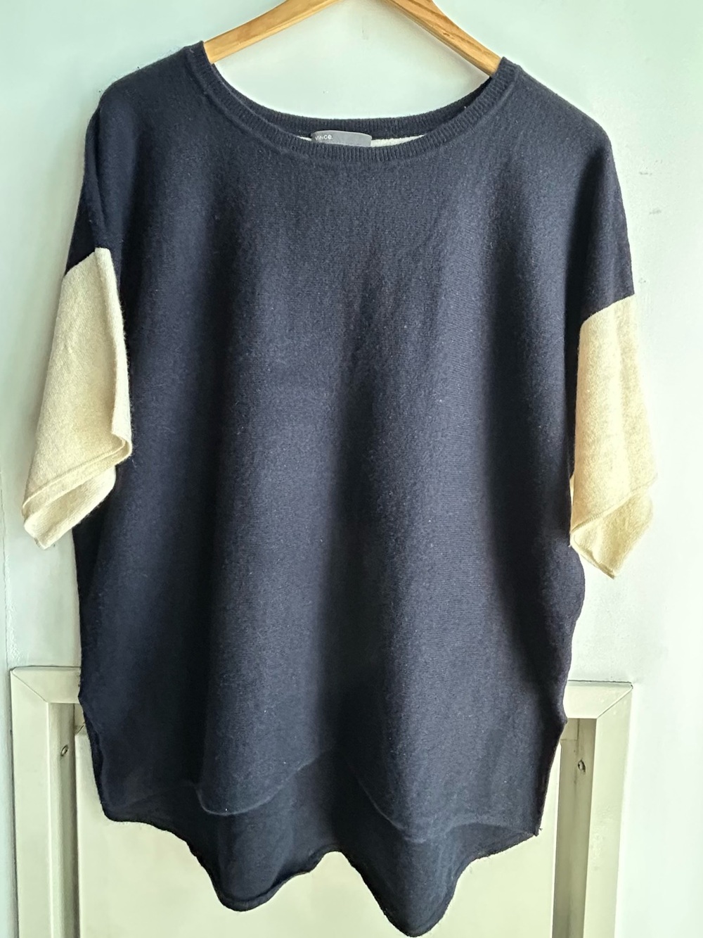 Vince Cashmere Navy & Ivory Relaxed Short Sleeve Scoop Neck Sweater, size S